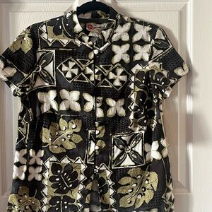 Hilo Hattie's Button Up Hawaiian Shirt Casual High Neck Fabric Buttons NWT